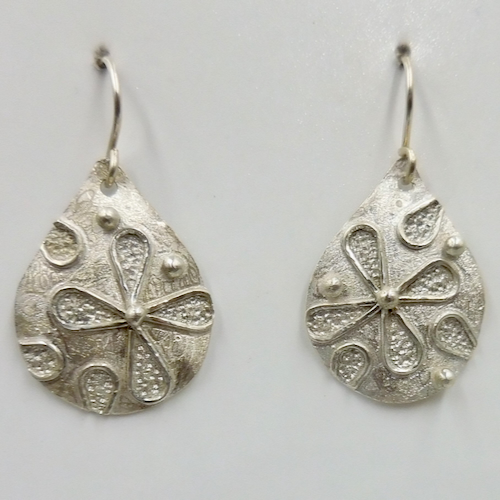 Click to view detail for DKC-2156 Earrings, Silver Teardrop, Textured $130